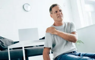 Bolečina v rami? Tako si lahko pomagate sami