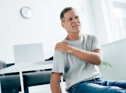 Bolečina v rami? Tako si lahko pomagate sami